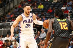 赵睿与NBA巨星詹姆斯合影：篮球场内外双重魅力展现